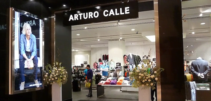 Arturo Calle sube la persiana de una nueva tienda en Colombia